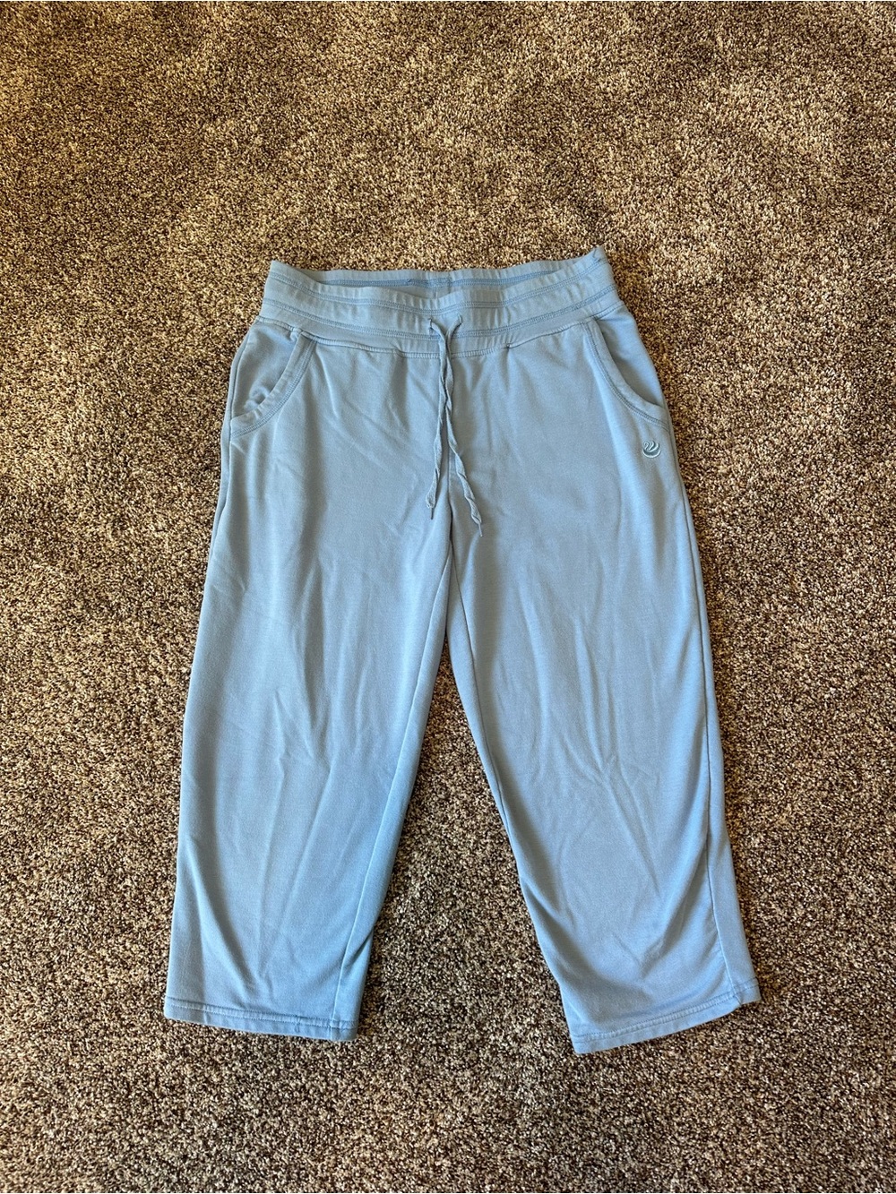 2000’s y2k Gloria Vanderbilt Sport baby blue low rise capris